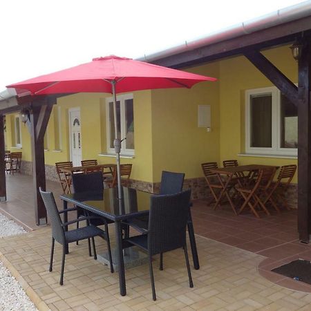 La Familia Appartement Štúrovo Buitenkant foto
