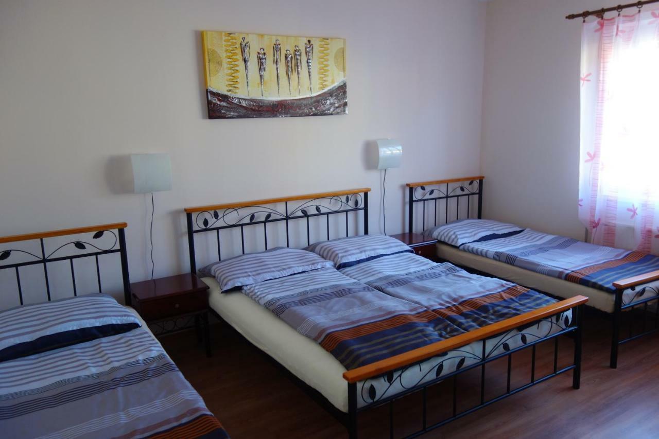 La Familia Appartement Štúrovo Buitenkant foto