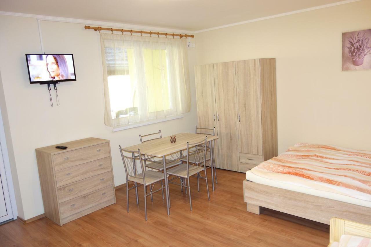 La Familia Appartement Štúrovo Buitenkant foto