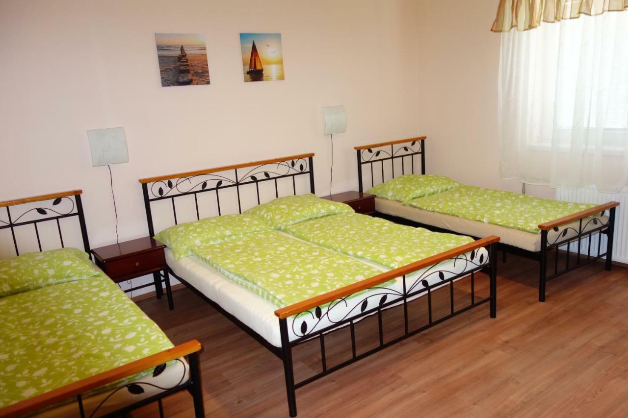 La Familia Appartement Štúrovo Buitenkant foto