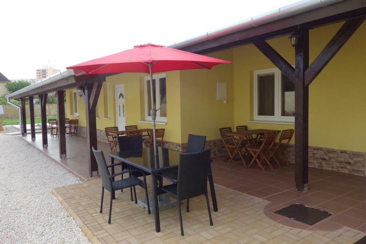 La Familia Appartement Štúrovo Buitenkant foto